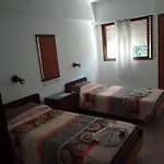 Hotel Reviens
