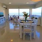 Hotel Tejas Rojas