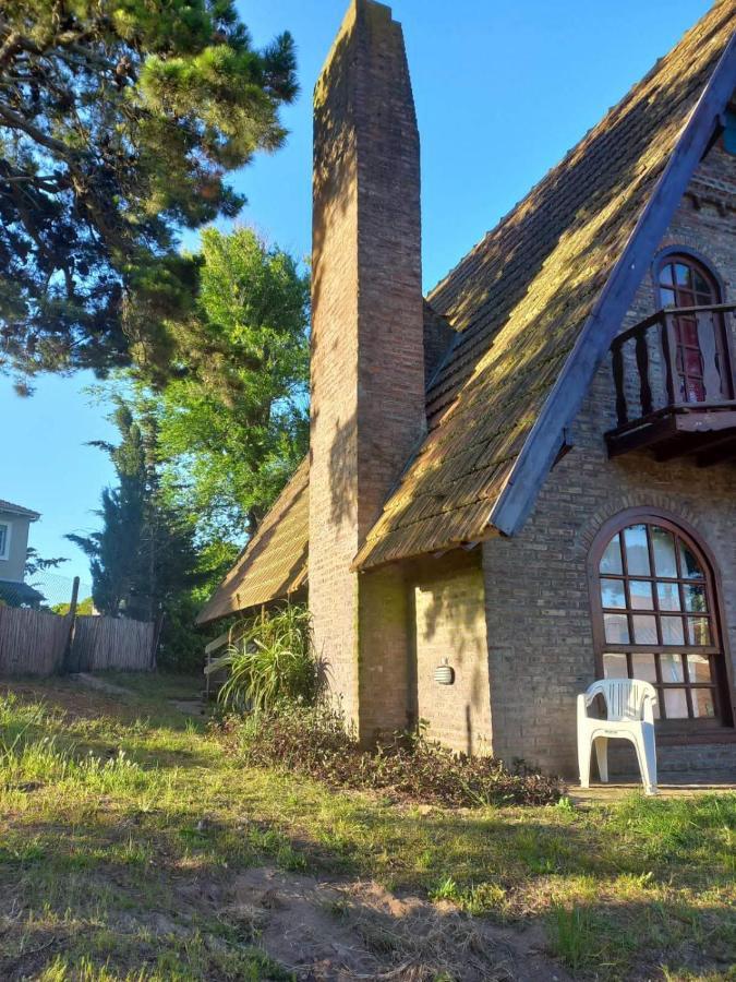 Casa Alpina Espaciosa A 2 Cuadras Del Centro De Gesell Y A 5 De La Playa Сasa de vacaciones *