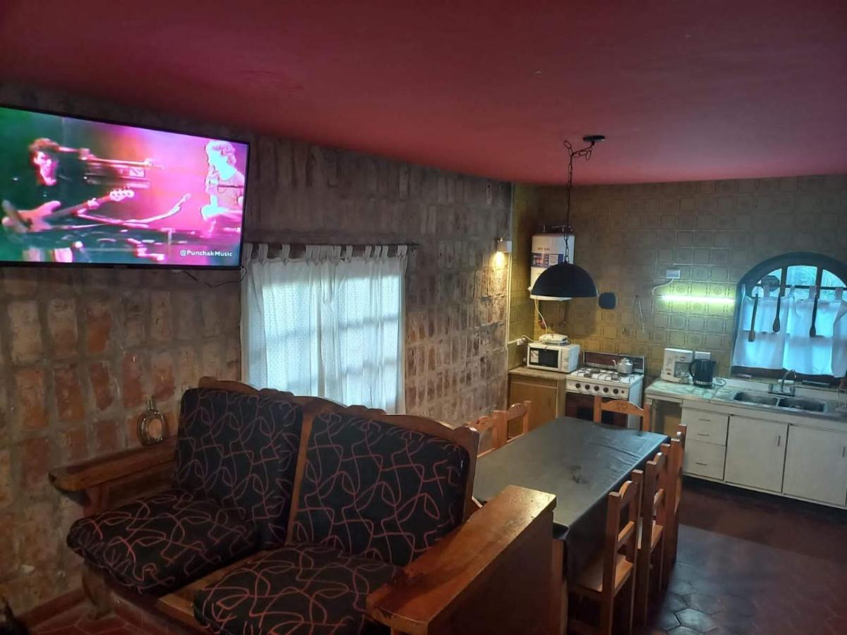Casa Alpina Espaciosa A 2 Cuadras Del Centro De Gesell Y A 5 De La Playa