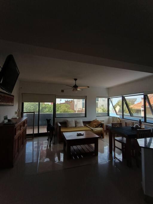 A Pasitos Del Mar, Tranquilo. Villa Gesell