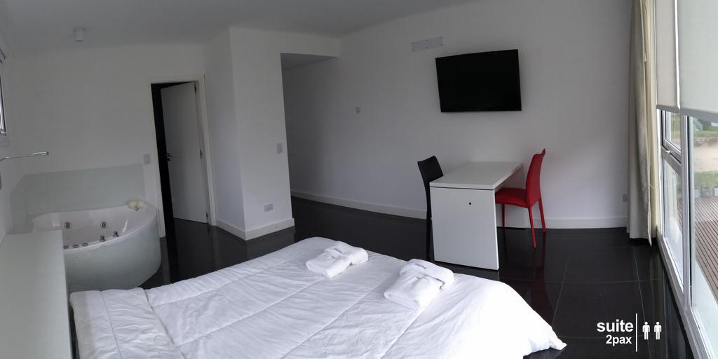 Eighteen Apartment *