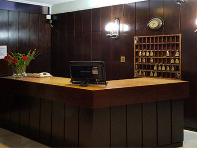 El Velero Hotel
