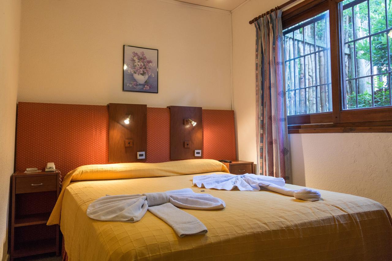 Hotel De La Ballena 2*