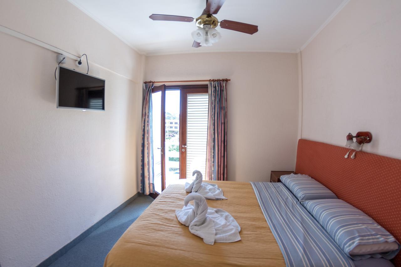 Hotel De La Ballena 2*