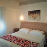 Dino\'S Hotel