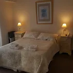 Hosteria Esturion Village