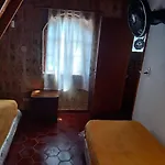 Casa Alpina Espaciosa A 2 Cuadras Del Centro De Villa Gesell Y A 5 De La Playa