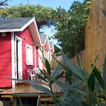 Cabanas Rojas