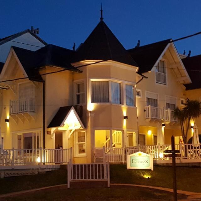 Esturion Village Inn *