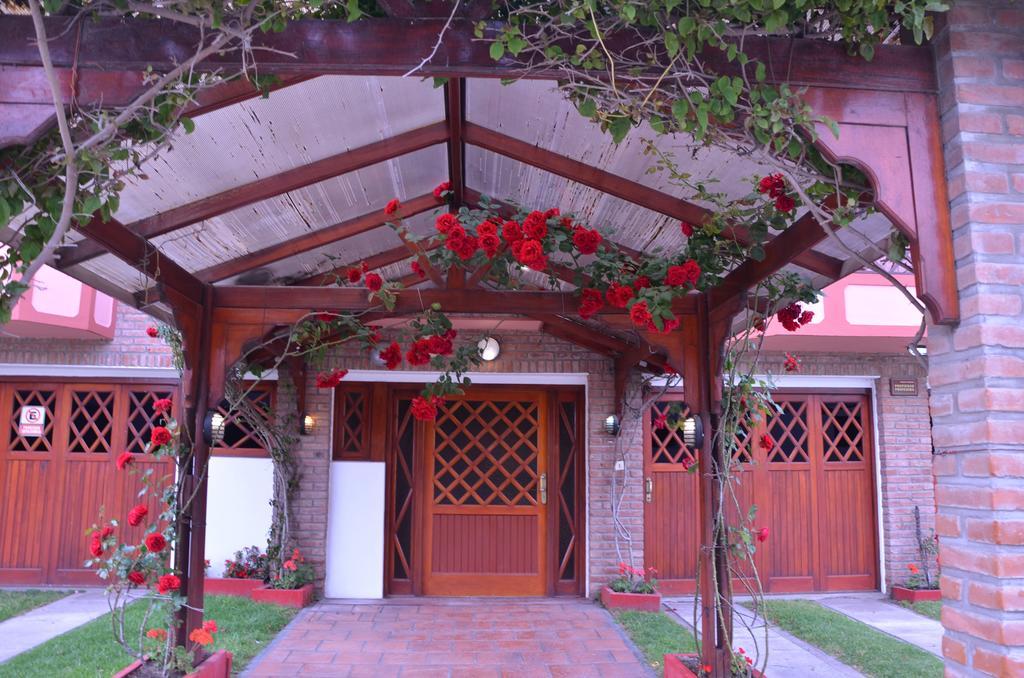 Departamentos Familiares Rosas Rojas * Villa Gesell