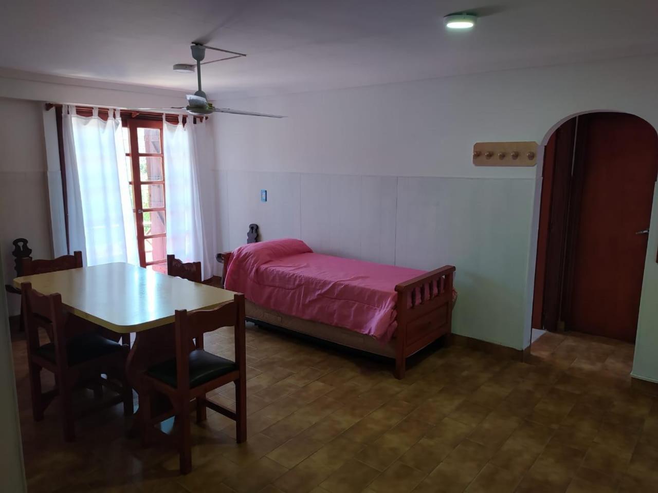Departamentos Familiares Rosas Rojas