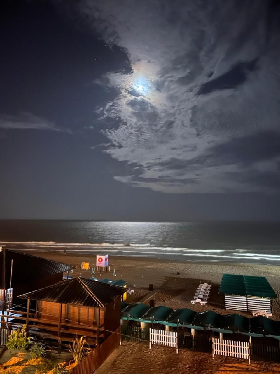 Triplex Frente Al Mar Balcon Gesell Apartamento Villa Gesell
