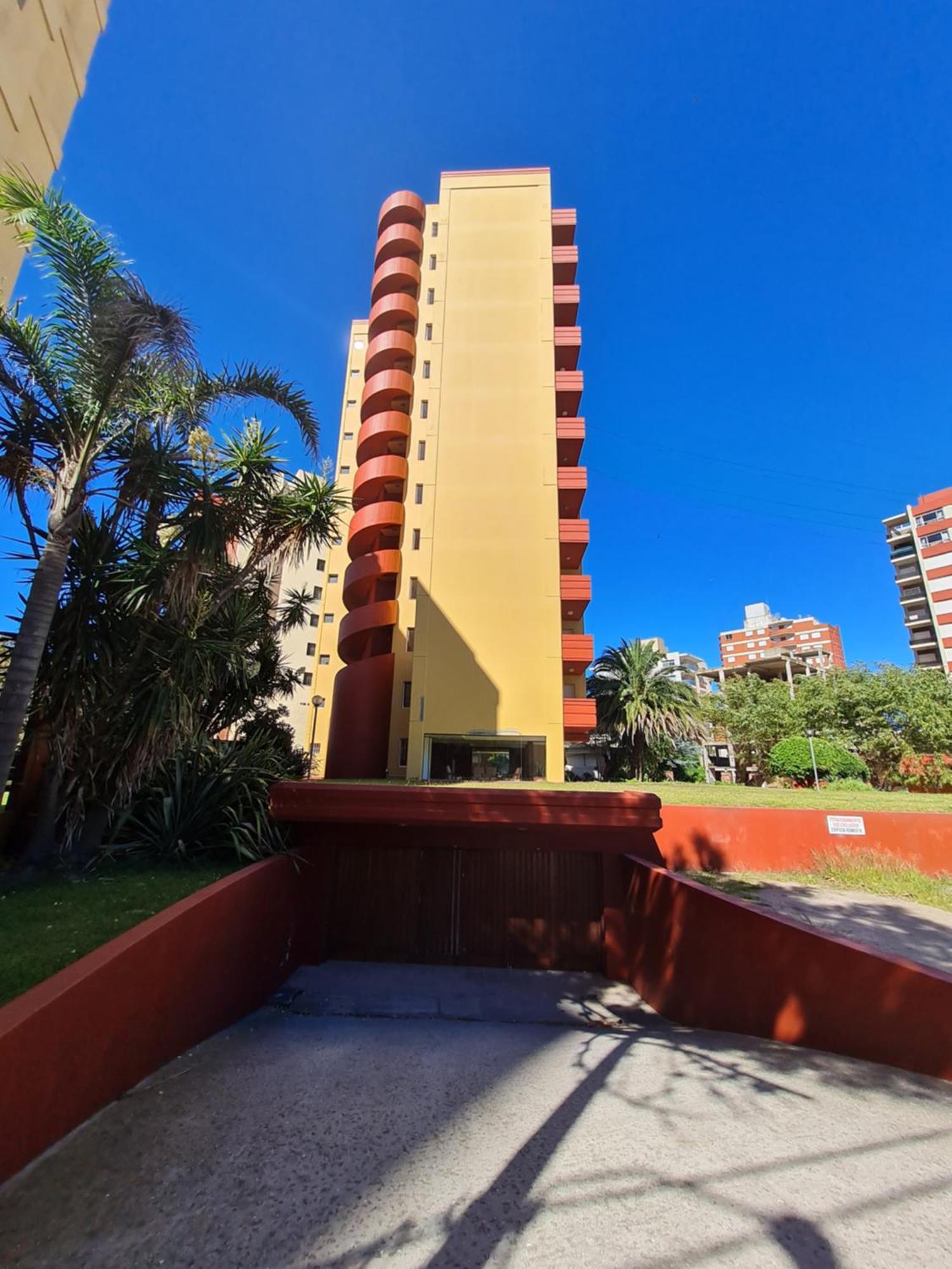 Edificio Romeo Iv Apartment