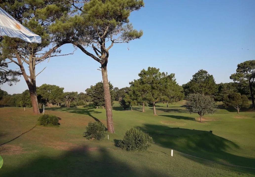 Casa Del Golf Gesell Сasa de vacaciones *