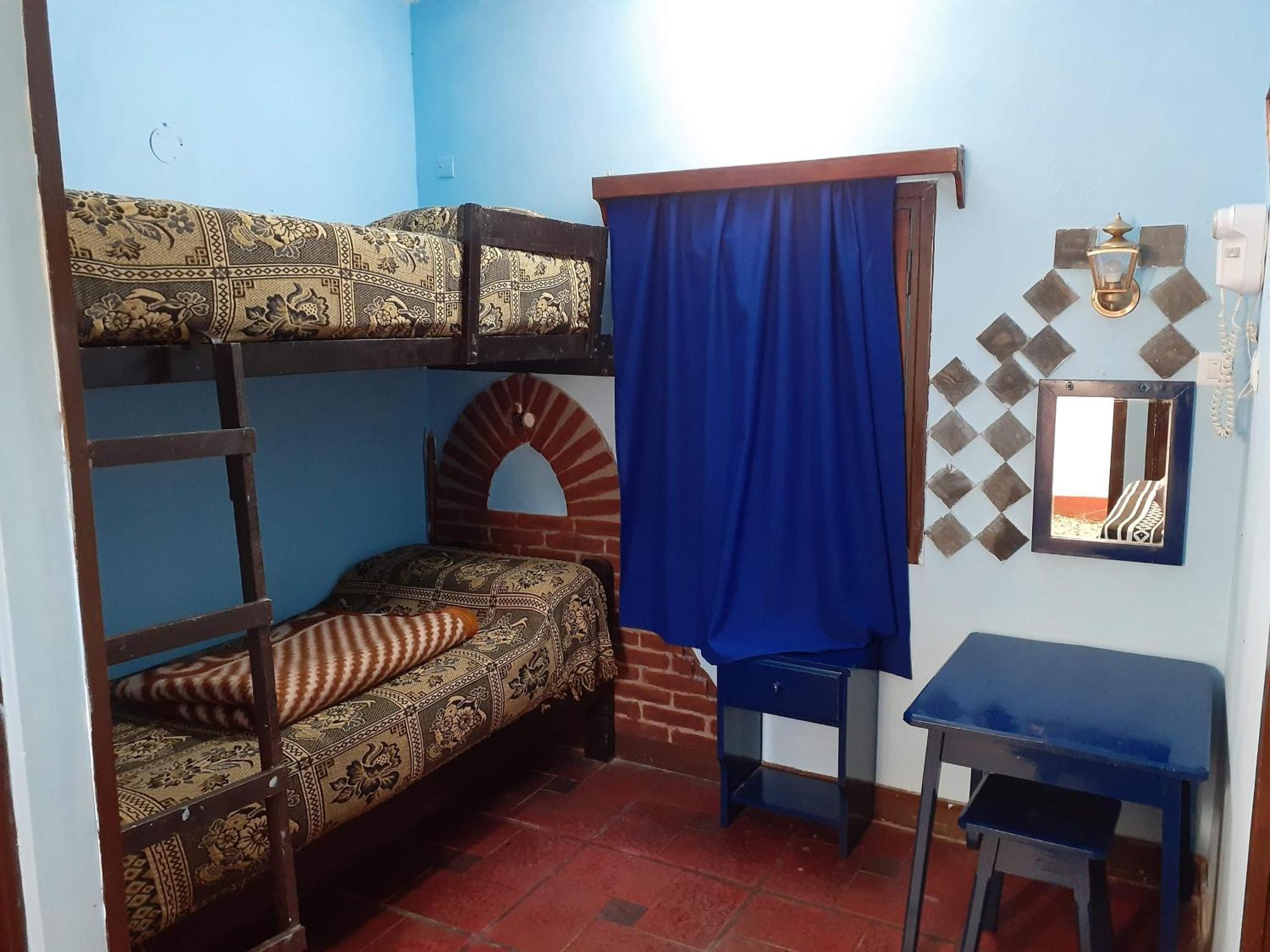 La Del Sol Hostal *