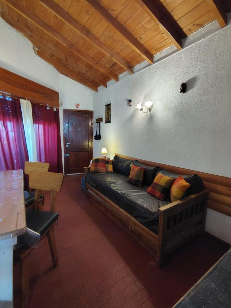 Edificio Leo Apartment *