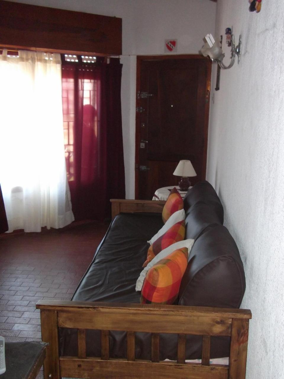 Edificio Leo Apartment *