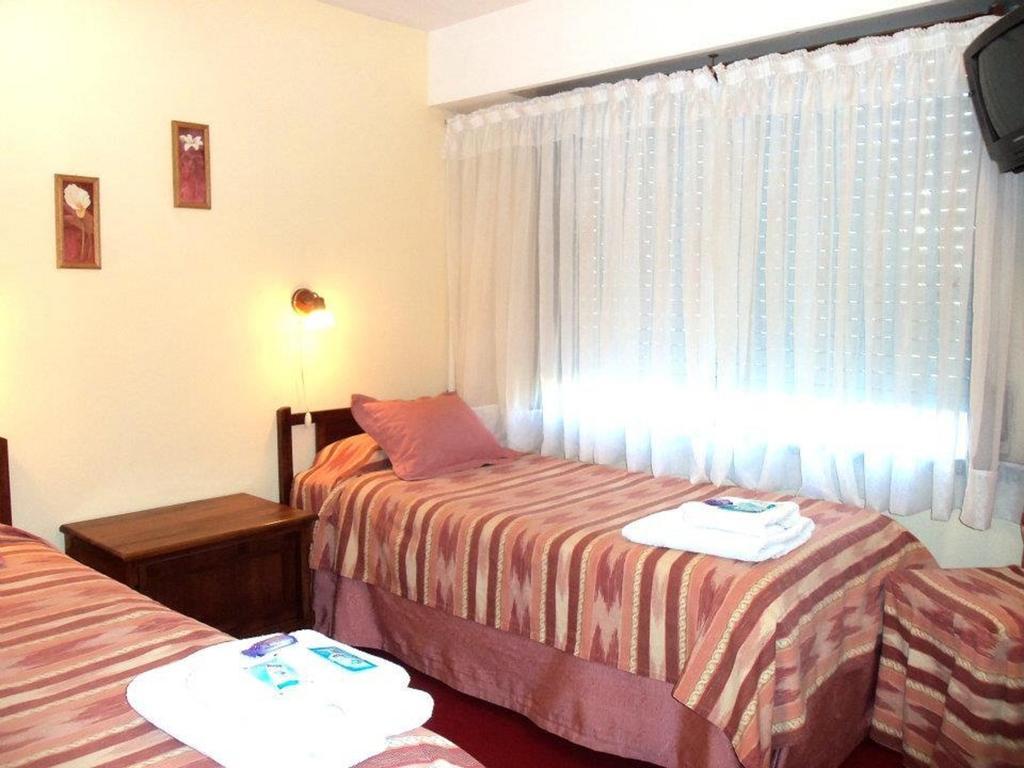 Hotel Dino's