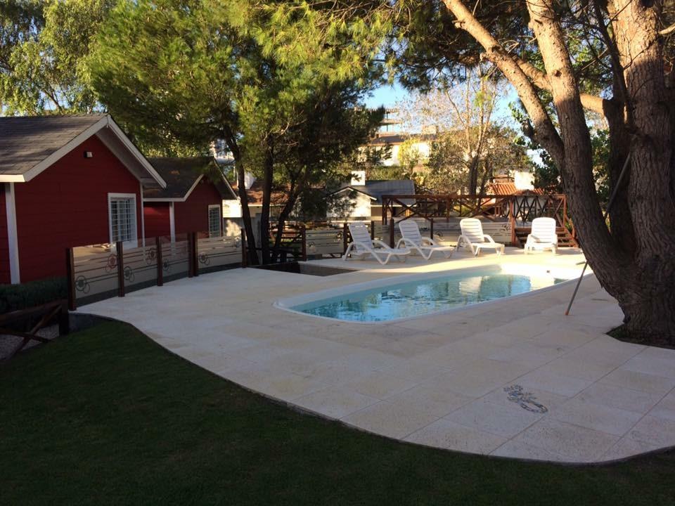 Cabanas Rojas * Villa Gesell