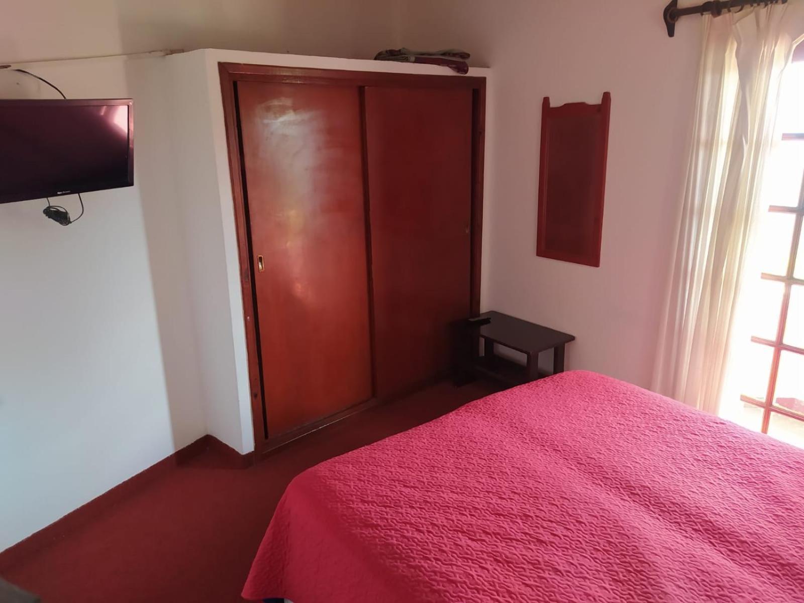 Apartamento Departamentos Familiares Rosas Rojas *