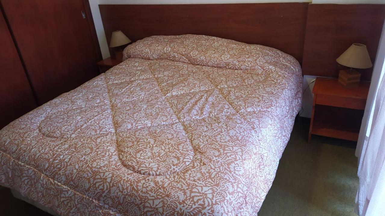 Apartamento Departamentos Familiares Rosas Rojas