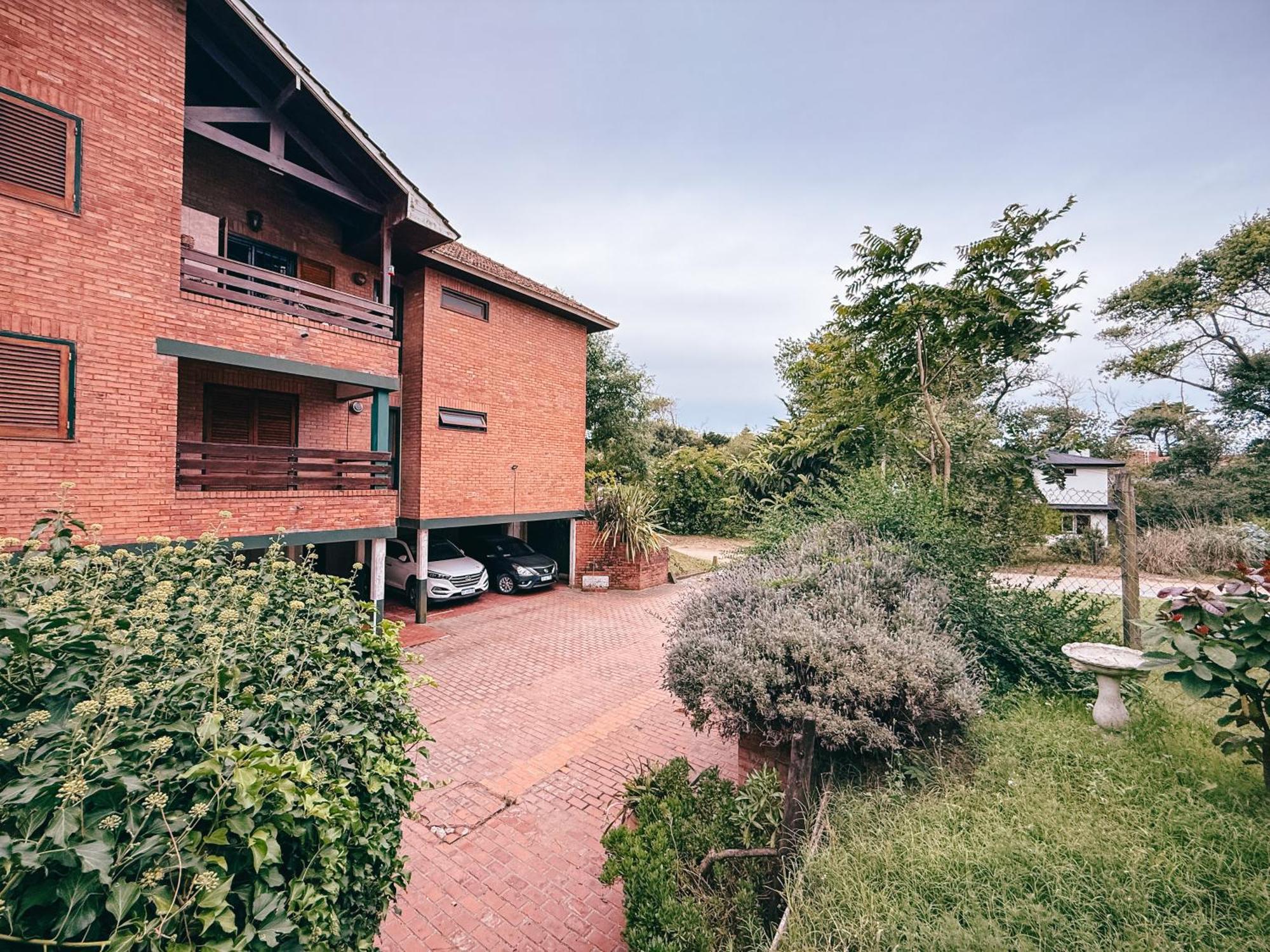 Edificio Tres Pinos