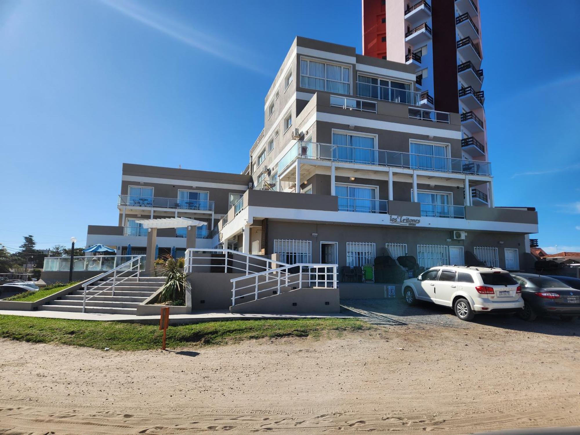 Tritones Aparthotel *