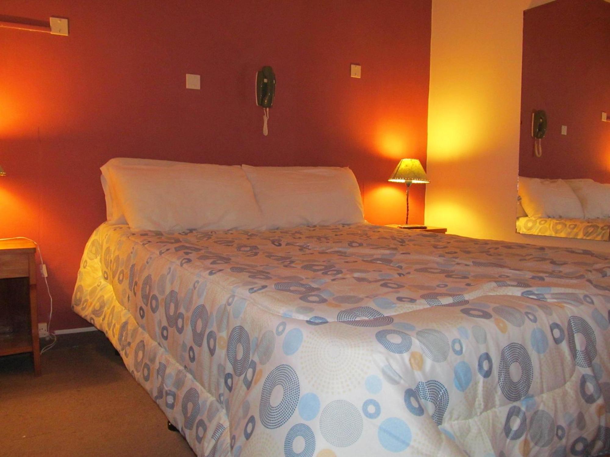 Amigos Inn *